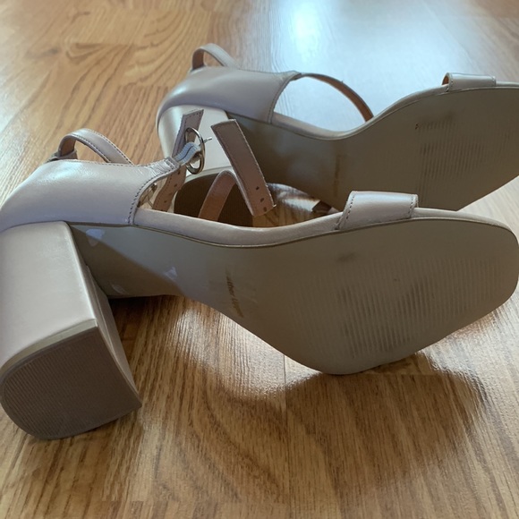 LE CHÂTEAU Heeled Sandals - Picture 6 of 7